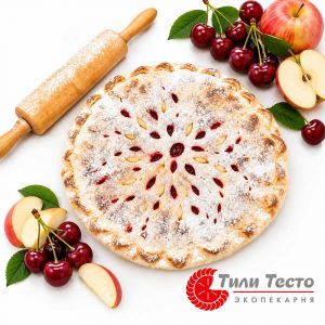 Пирог с вишней и яблоком